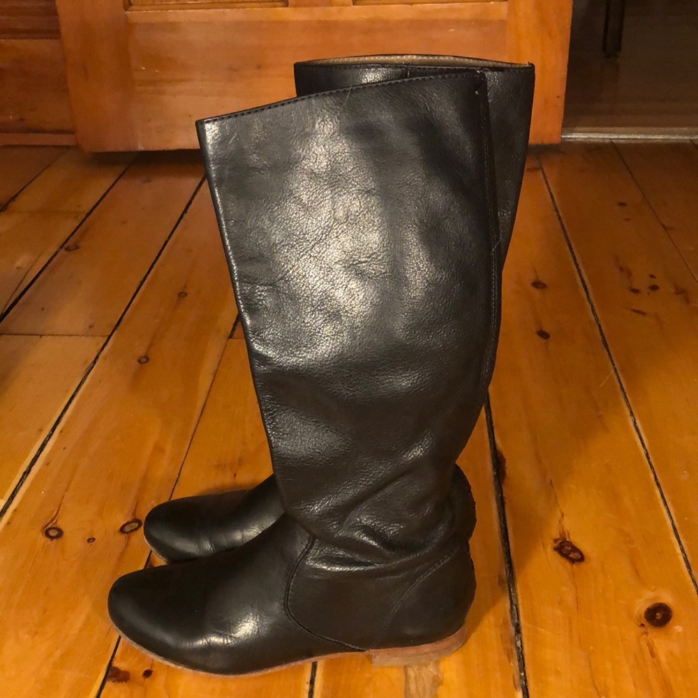 Chic Frye  Jillian Pull on boots in size 6 BLACK